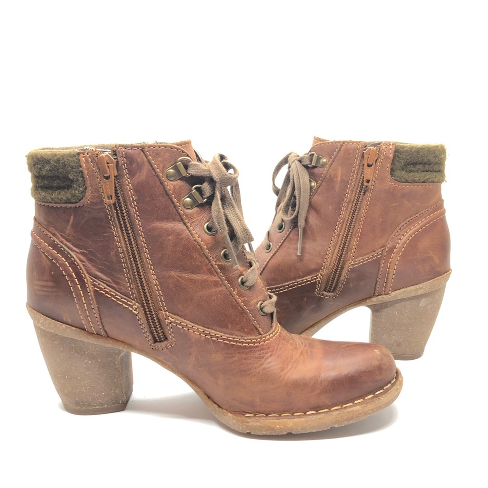 Clarks lace up booties — size 7.5